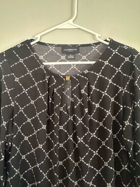 Liz Claiborne Black and White Geometric Notch Neck Blouse